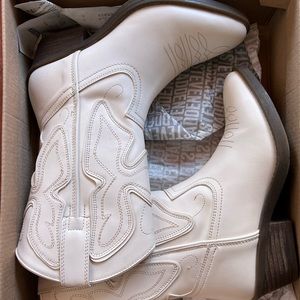 Steve Madden bone white boots